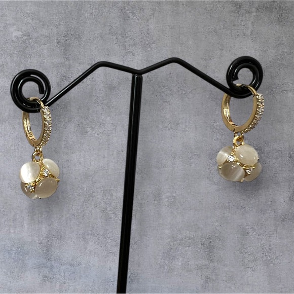 14 KGP moonstone earrings, NWOT - Picture 2 of 6